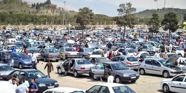 رشد قیمت خودرو در بازار تعطیل/ توزیع قطره‌چکانی خودروسازها به گرانی‌ها دامن می‌زند